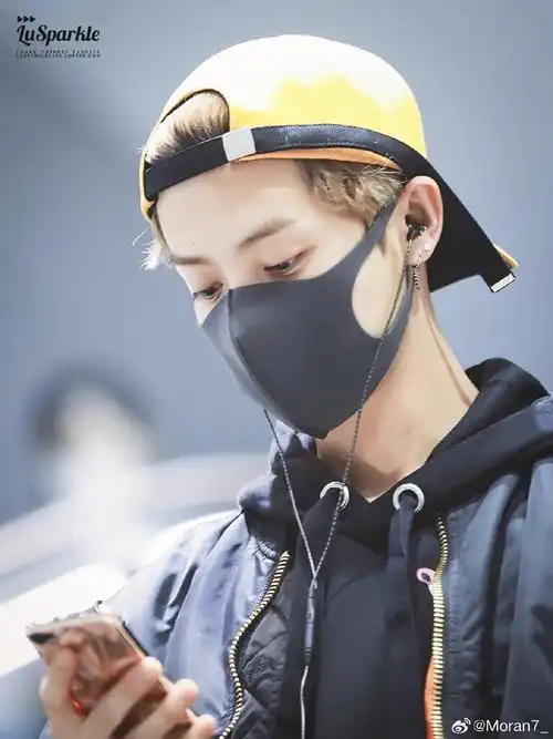 鹿晗lh  鹿晗lh  20170318的黄帽子鹿,靓仔酷仔又这么可爱,一定偷走了