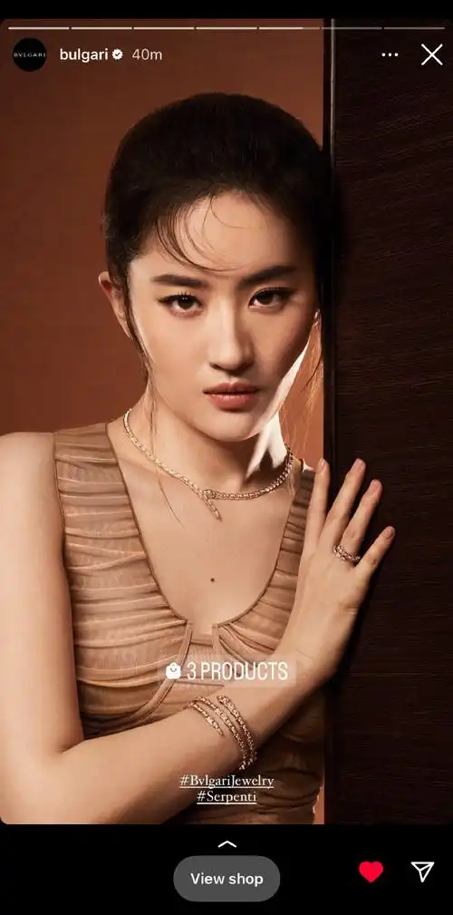 脸书,官推x,分别再次发布@刘亦菲serpenti系列广告大片:  "刘亦菲将