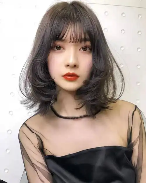 2021最火的"鱼尾烫"锁骨发,适合圆脸方脸女士,简约时尚又高级|发型