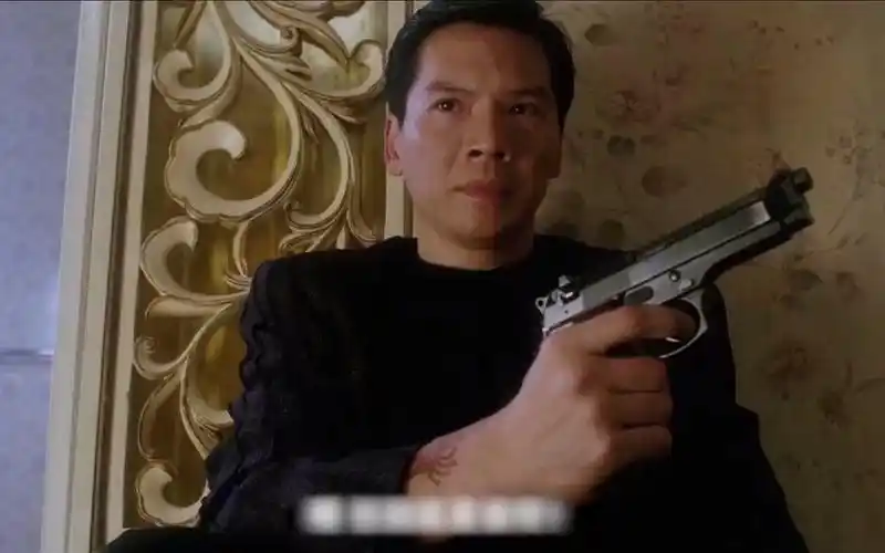 赌神:向华强被骗出演龙五,怎料却成就经典