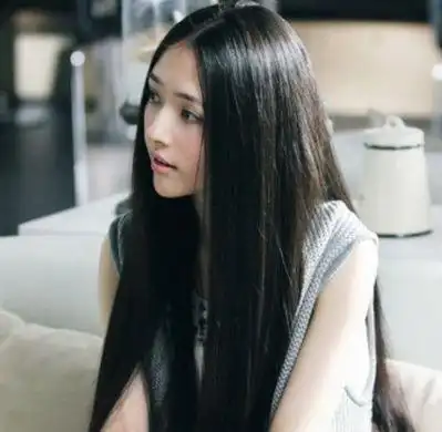 最新流行黑色直板发型潮流女生长直发发型