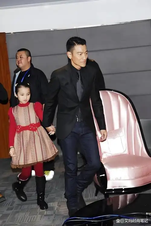 刘德华女儿:自由成长的星一代,太漂亮了吧!