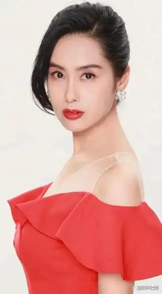 冻龄女神回归荧幕朱茵51岁美态如少女感叹演戏太过瘾了