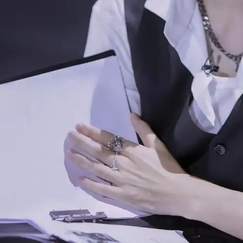 手控党的福利又来了,请查收王俊凯的帅手指