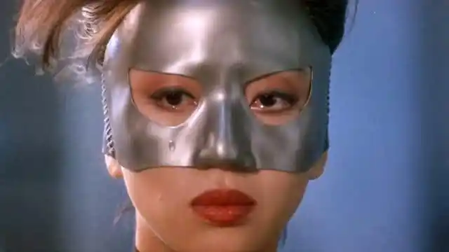 东方三侠:女飞侠1v2,暴打女捕头和隐形人,结果抢回的婴儿死了