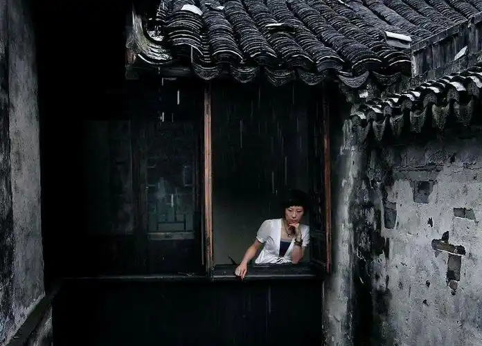 其它 听雨 写美篇倚窗听雨心渐远, 半生己过人未老, 只是红颜似水流