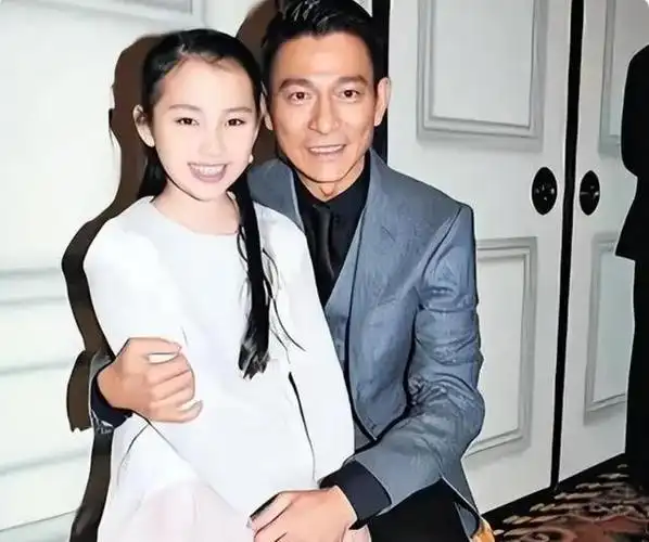 刘德华女儿太漂亮了,这恐怕是娱乐圈颜值最高的星二代了吧!