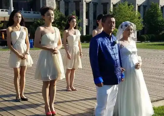 37岁"沈眉庄"斓曦,当红时低调嫁歌手,四岁儿子帅气可爱