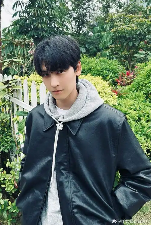 黄俊捷突然被cue的反应##黄俊捷自己给自己做妆造