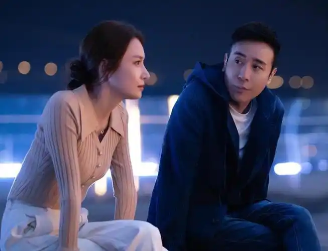 52岁于和伟和小22岁隆妮演情人,吻戏引热议:演父女都不为过|秦岚|高叶