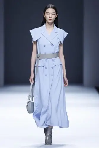 解构手法运用中                    到实用效果与艺术美感的自然平衡