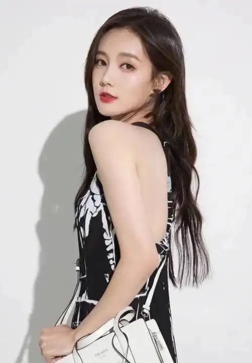 李一桐的身材,简直就是"完美"两个字的活生生的注解!