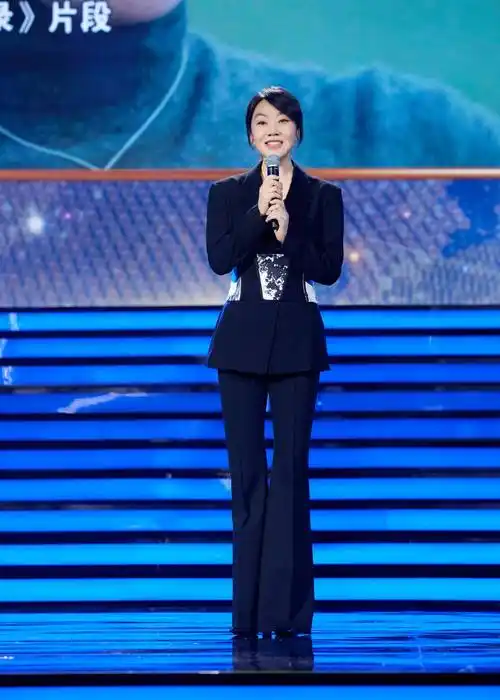 时代面孔 | 2023年度人物闫妮:热爱艺术 追求卓越