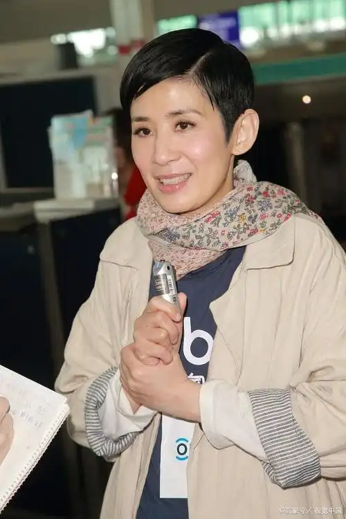 同居20年生娃仍然不领证,坚决执行aa制,吴君如为何如此有底气?