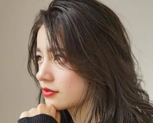 刘海两侧的头发才是关键剪对了脸看起来小很多