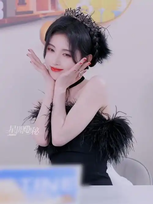 鞠婧祎直播黑天鹅造型