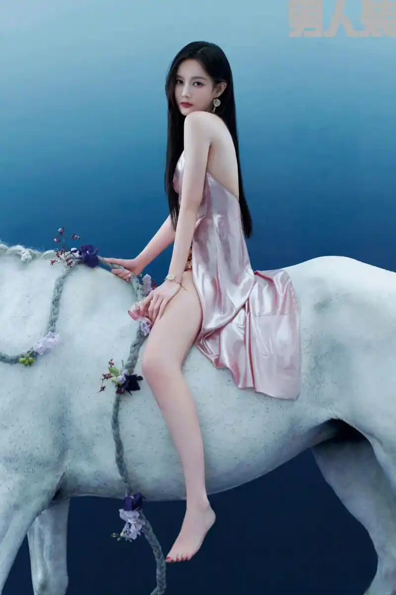 李一桐# 李一桐男人装照片曝光,这谁顶得住啊,特别是第一张骑马的那