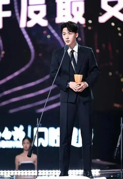 2023年最火男艺人排名张晚意第9邓为第8成毅第2