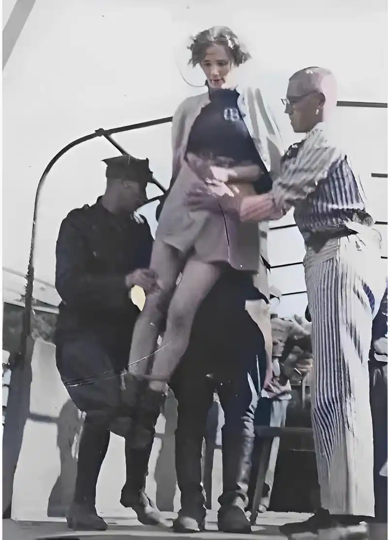 1945年一名德国妇女被绞死.