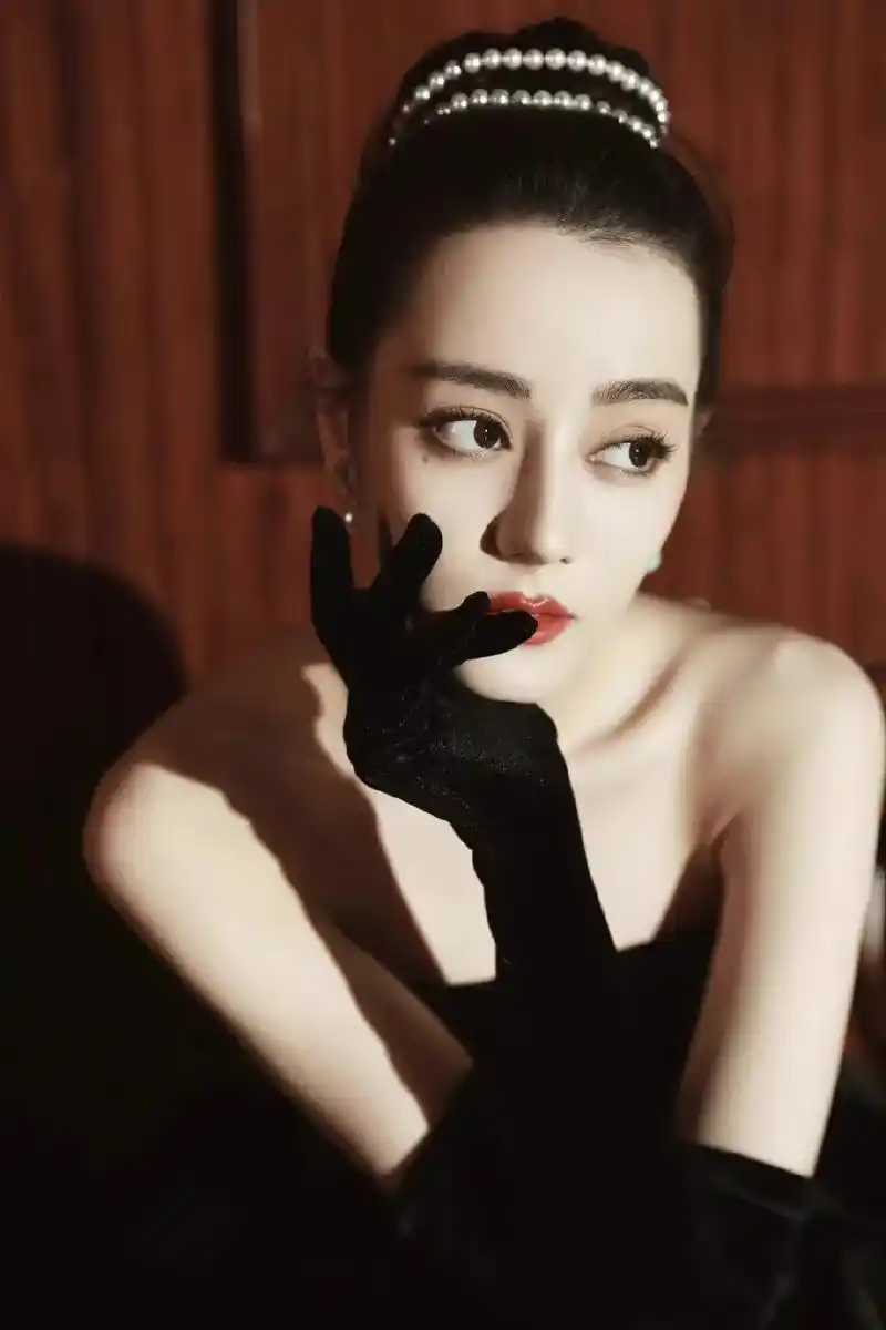 迪丽热巴 #热巴赫本造型#赫本造型 #热巴新图 - 抖音