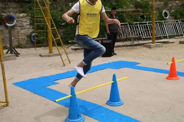 团建拓展活动之指压板挑战赛