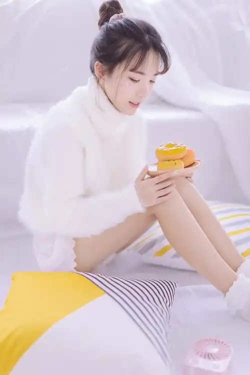 白嫩极品美女性感长腿诱惑写真图片