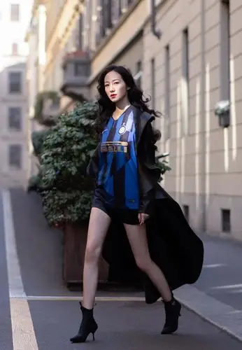 韩雪演绎国际米兰球衣别样时尚尽显东方魅力