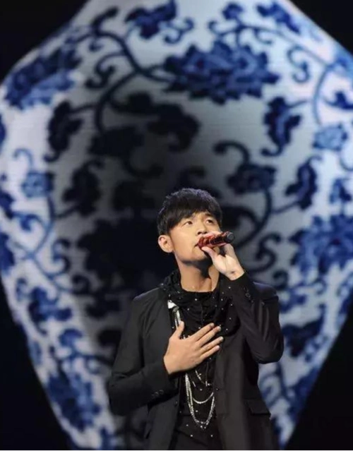 (图为周杰伦演唱《青花瓷》)