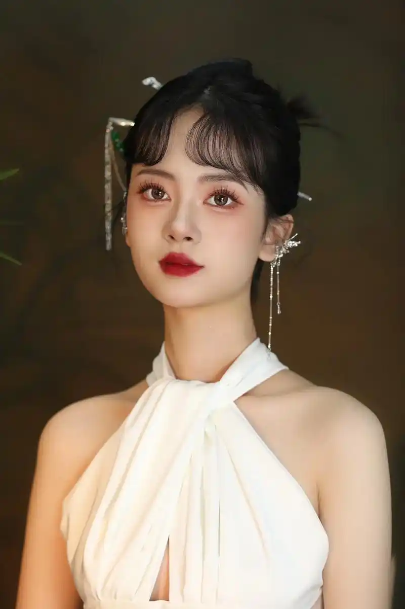 温婉新中式#时尚新娘 #婚礼化妆师 #中式新娘造型 #开启我 - 抖音