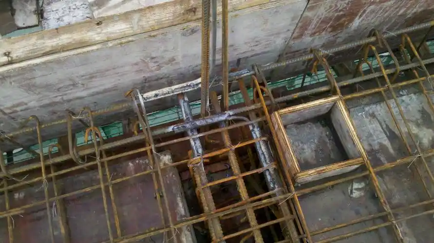 外部防雷装置包括接闪器(接闪杆,接闪带,接闪线,接闪网),引下线,接地