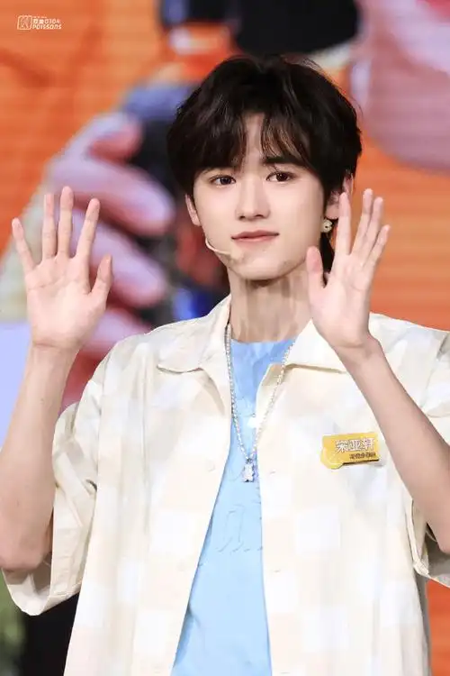 宋亚轩康师傅冰红茶品牌代言人##时代少年团夏日清爽穿搭##今日星拍