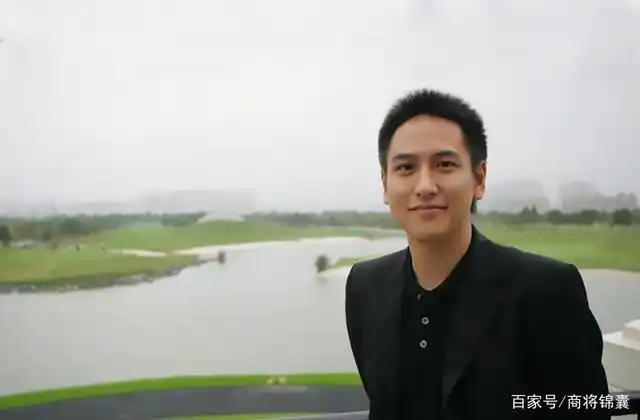 汤臣一品公子汤珈铖:含金汤匙出生,15岁横行股市,21岁百亿身家