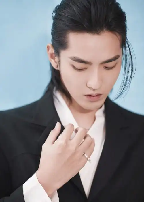 吴亦凡长发西装写真图片1012