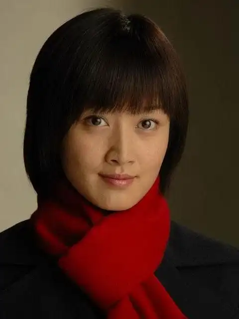 但是赵子琪就能从央视女主播的身份摇身一变成为青春偶像剧演员,而且