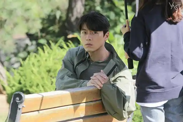 这部剧的编剧也是《太阳的后裔》的编剧,不知道这部剧会不会像《太阳