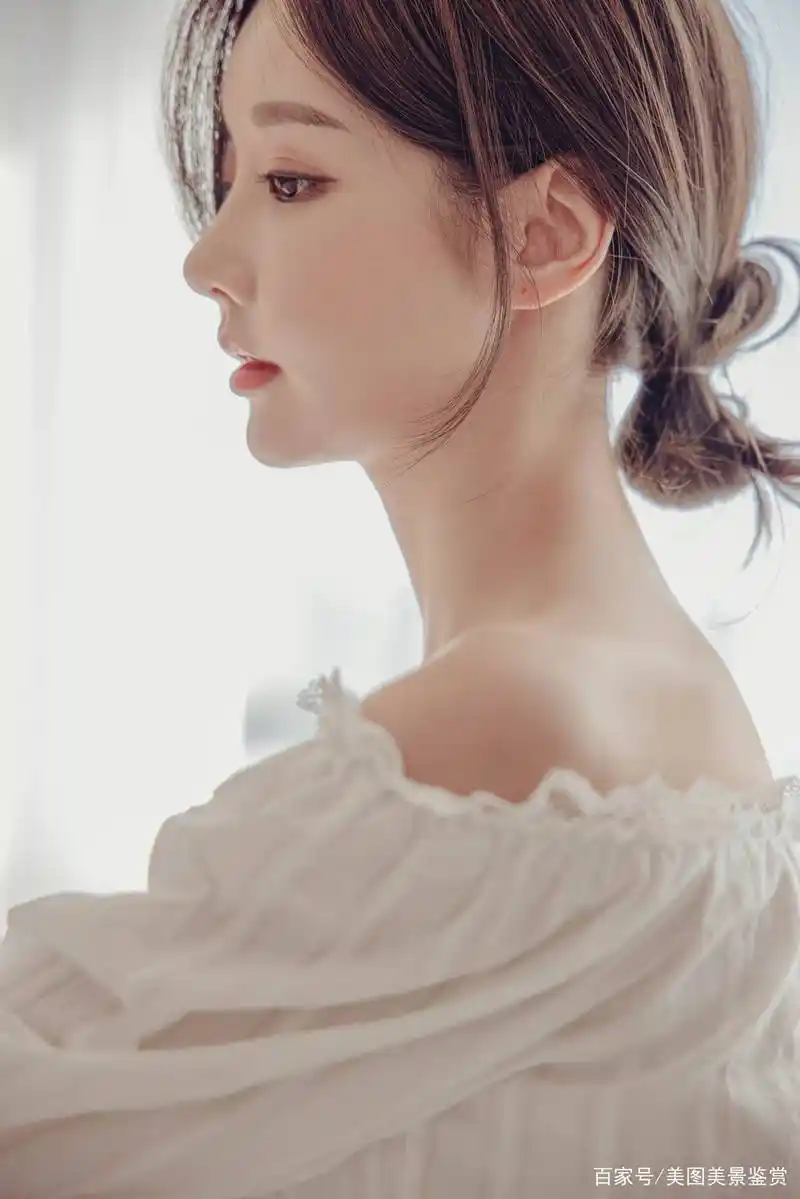 韩国女神孙允珠时尚写真,炼乳凝脂朦胧纱雾轻柔睡衣裙,优雅可爱