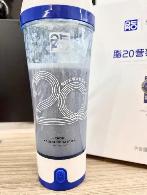 我以前很自卑,不敢穿短裤甚至在路上都不敢抬头走路,总是低着头默默