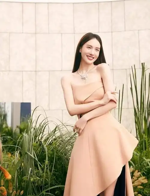 金晨12年前原来长这样天庭饱满地阁方圆和现在完全不像一人