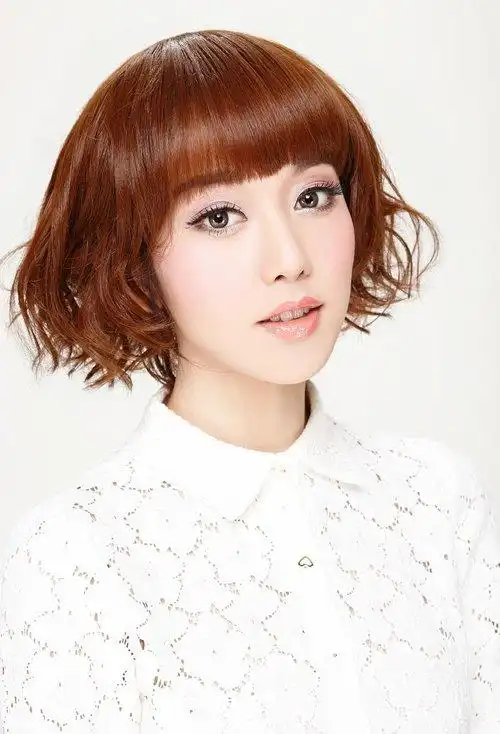 脑门大女生梳什么发型 减龄又显潮女生短发图片