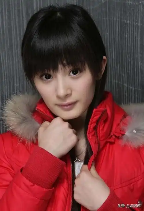 杨幂刚出道时到底有多美?看完齐刘海旧照后,整没整容一目了然