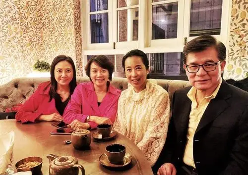 朱玲玲继子婚礼现场温馨,和妻子郎才女貌很登对,瑞安集团继承人_腾讯