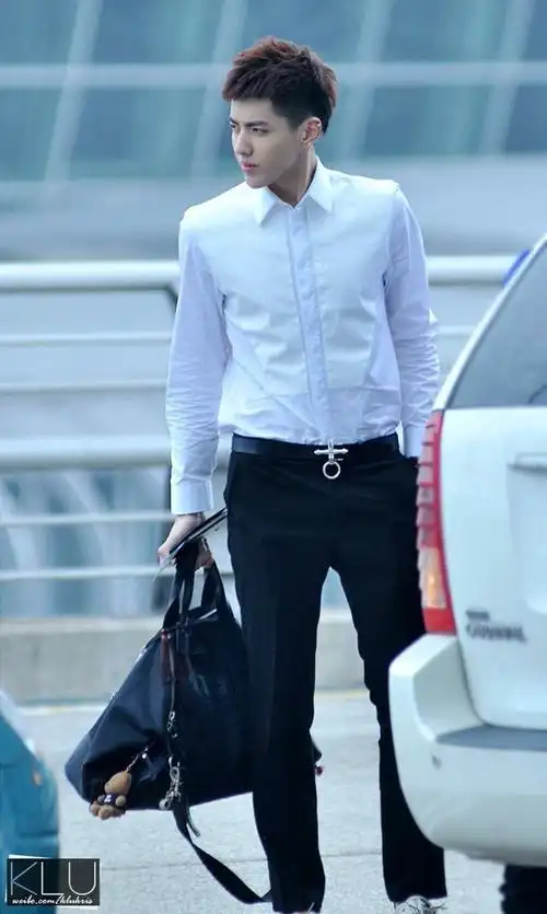 求一张吴亦凡全身照越帅越好的