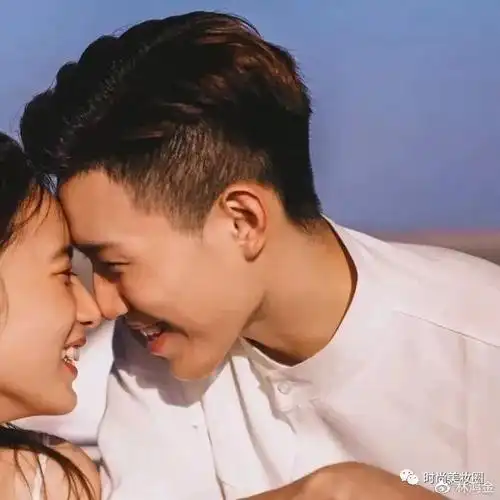 2021抖音最火的情侣头像一人一半情侣专用