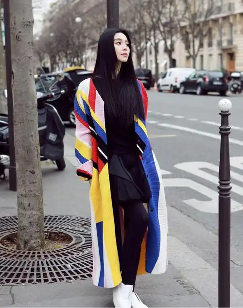 范冰冰终于换风格粉色帽子配大衣好甜美戴粉色眼镜美回24岁