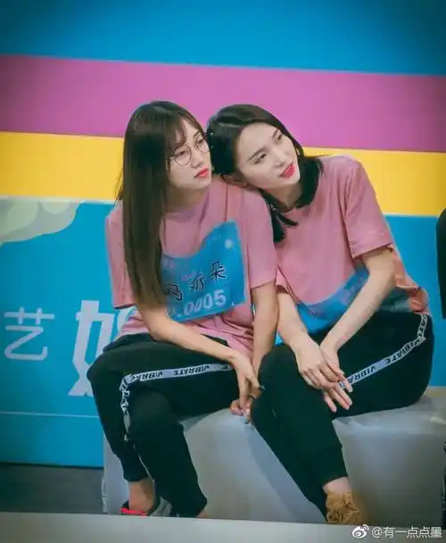 陆婷和冯薪朵有哪些小瞬间让你觉得她们真的很亲密无间