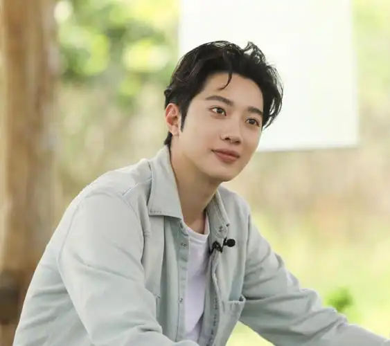 赖冠霖新恋情曝光?被拍到带美女和朋友聚会