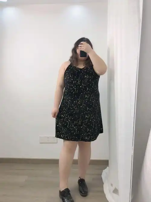 300斤胖mm超大码女装240春夏秋冬性感v领吊带显瘦加肥连衣裙子200