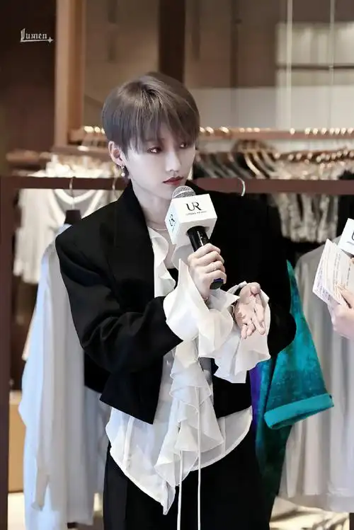 刘雨昕和粉丝说520快乐##刘雨昕在手机上写520快乐