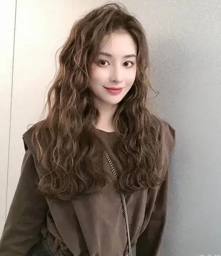 2021年最流行卷发来啦好搭气质又显脸瘦