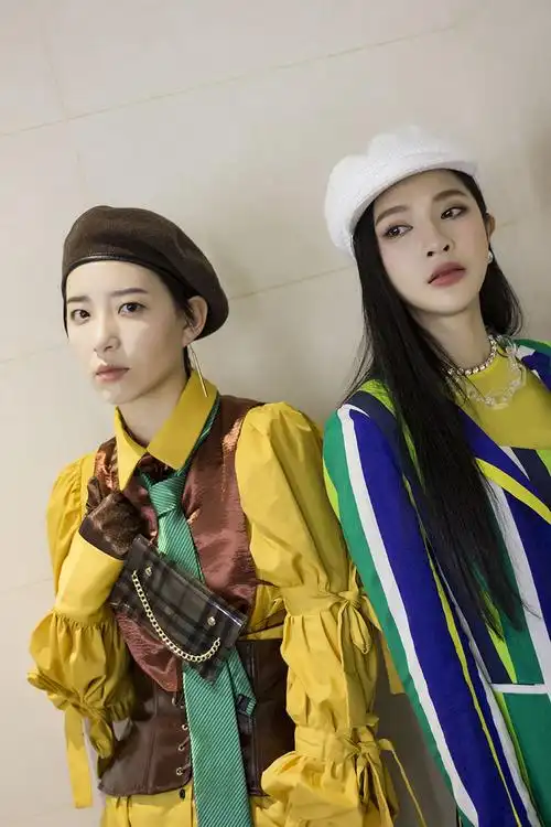 艾菲李斯丹妮新歌首秀霸气开唱展无畏前行态度